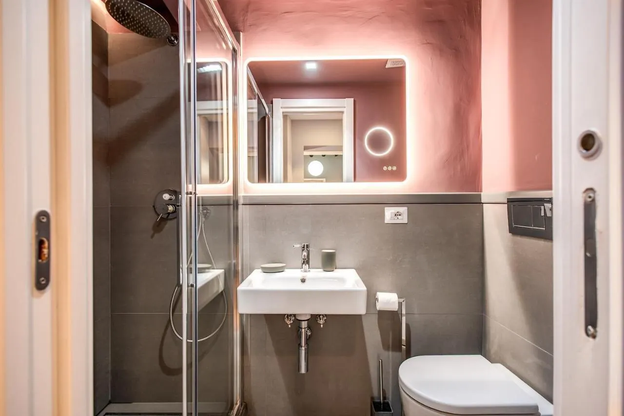Trevi Fountain Superior 3 Bdr Apartment Roma