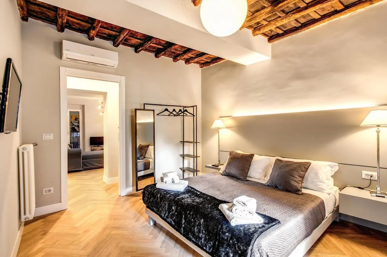 Trevi Fountain Superior 3 Bdr Apartment Roma