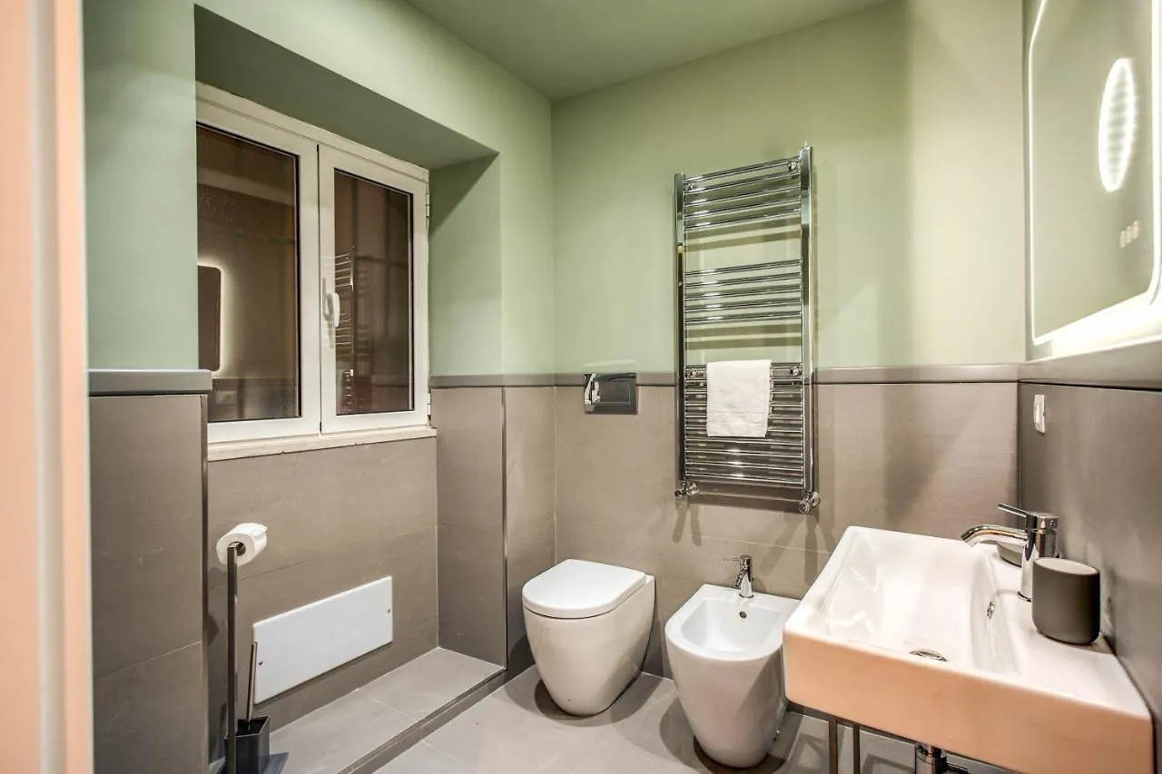 Trevi Fountain Superior 3 Bdr Apartment Roma