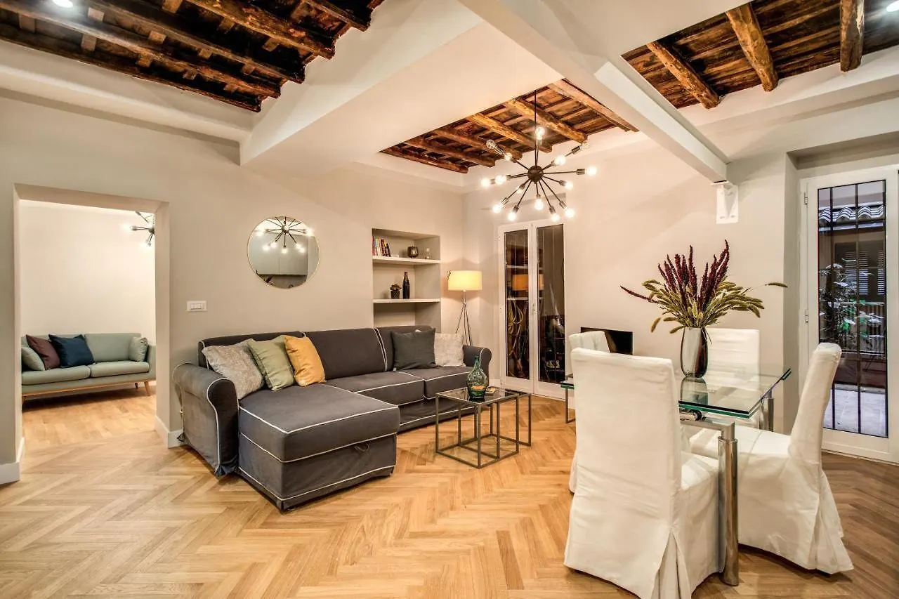 Trevi Fountain Superior 3 Bdr Apartment Roma