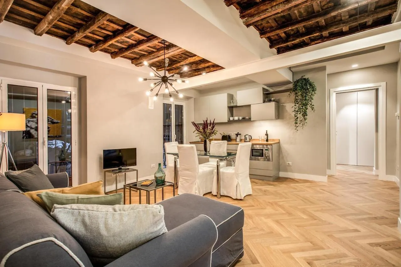 Trevi Fountain Superior 3 Bdr Apartment Roma