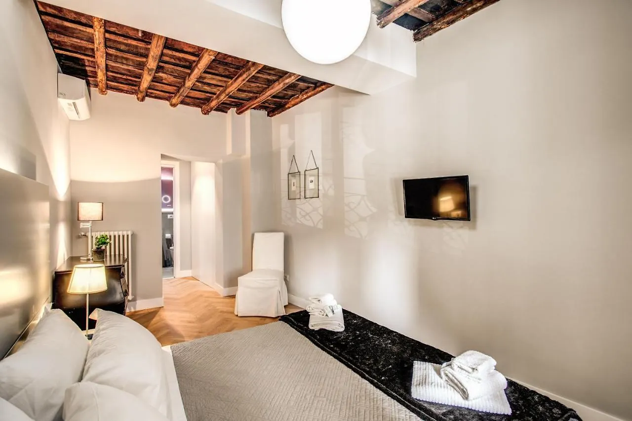 Trevi Fountain Superior 3 Bdr Apartment Roma 0*,  Italia