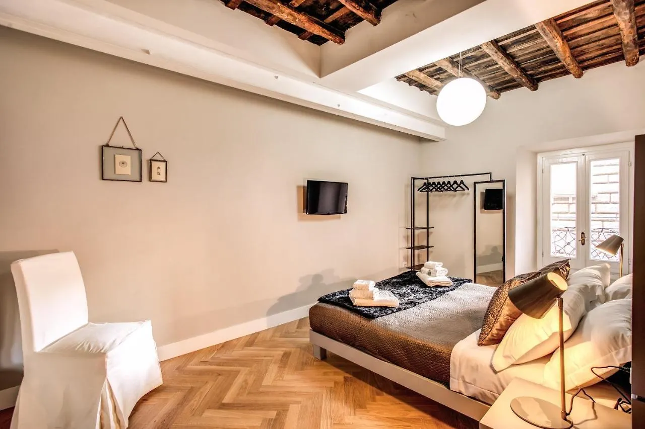 Trevi Fountain Superior 3 Bdr Apartment Roma 0*,  Italia